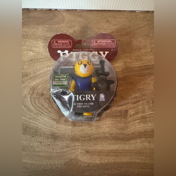 Piggy Tigry Action Figure (Series 1) with Exclusive DLC Code 3.5" damaged Box - Picture 6 of 6